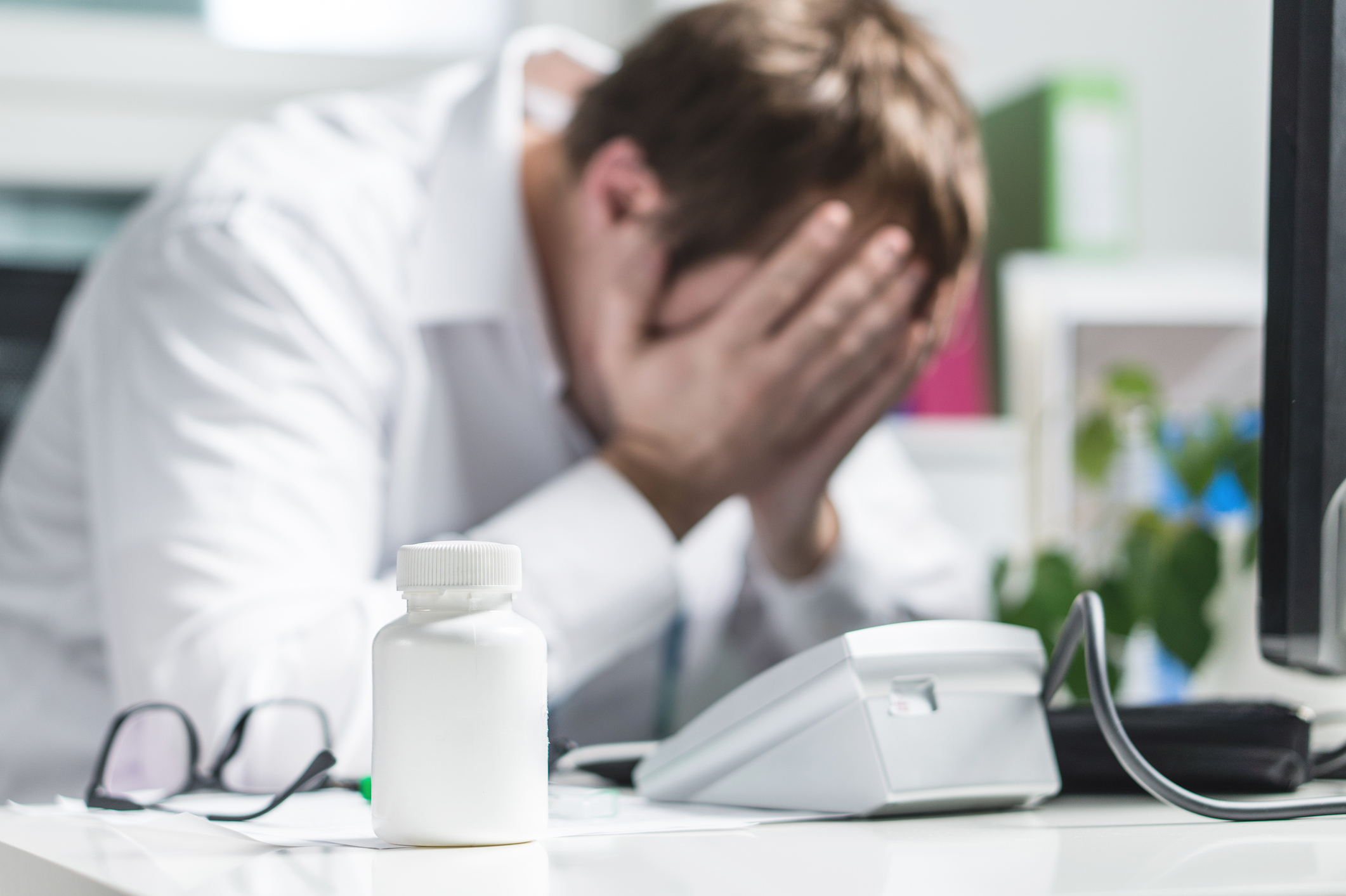 Here are seven ethical dilemmas physicians may encounter during their medical careers, including physician-patient romantic or sexual relationships, suicide threats, addiction to medication, refusal of treatment, violence against physicians, and physician bribes.
