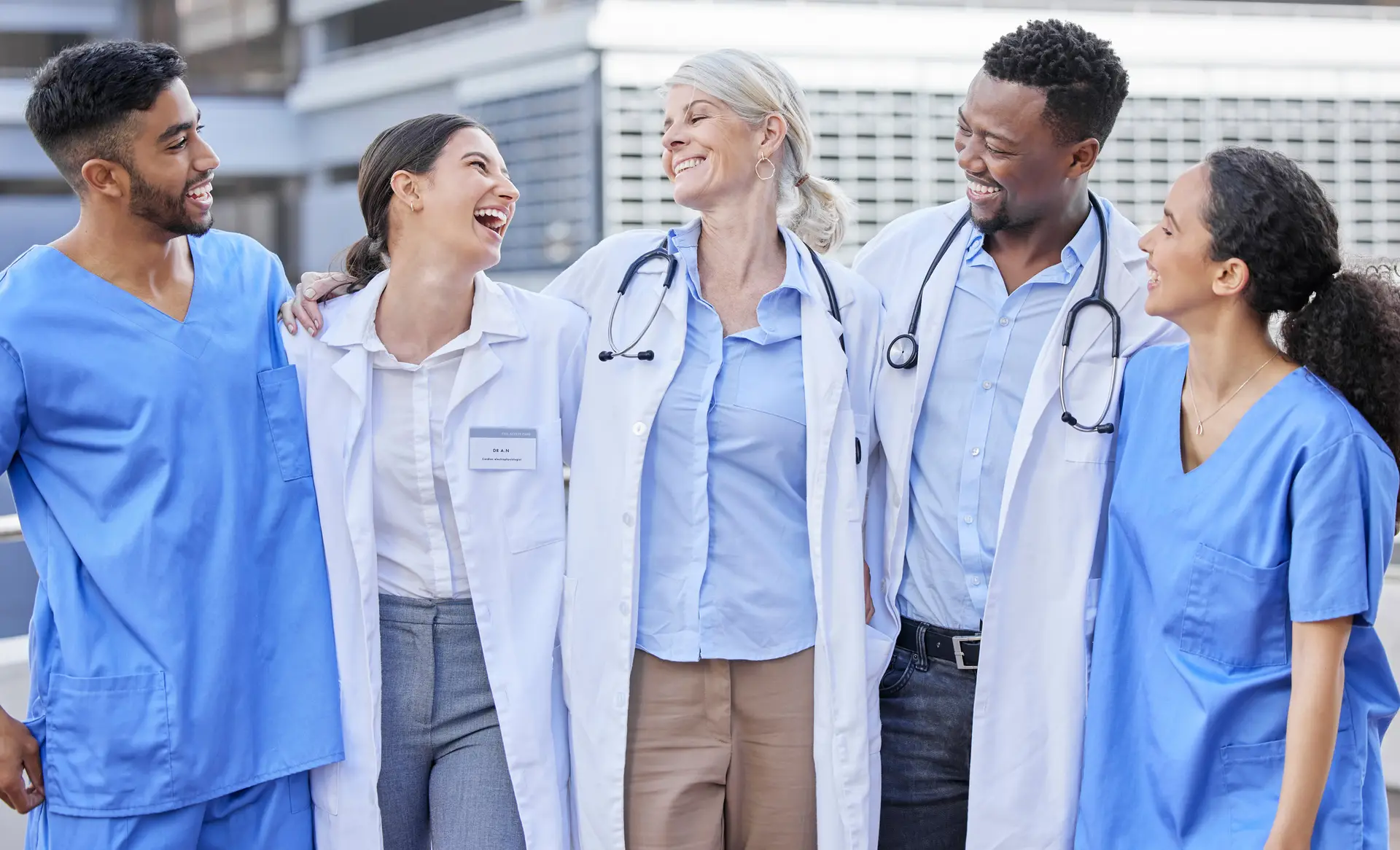 Discover ways for doctors to make extra income in 2025 through side gigs and medical expertise