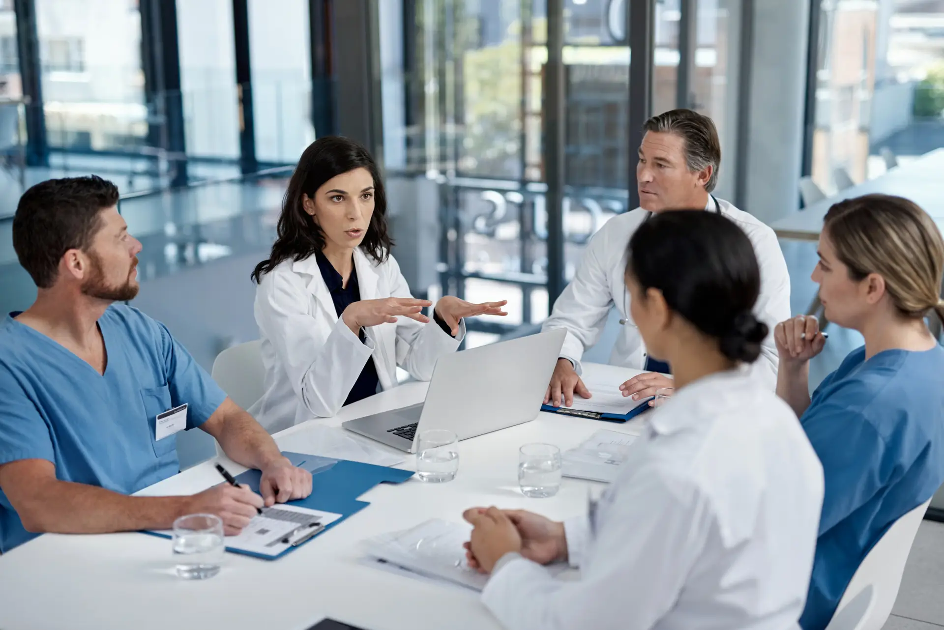 Discover ways for doctors to make extra income in 2025 through side gigs and medical expertise