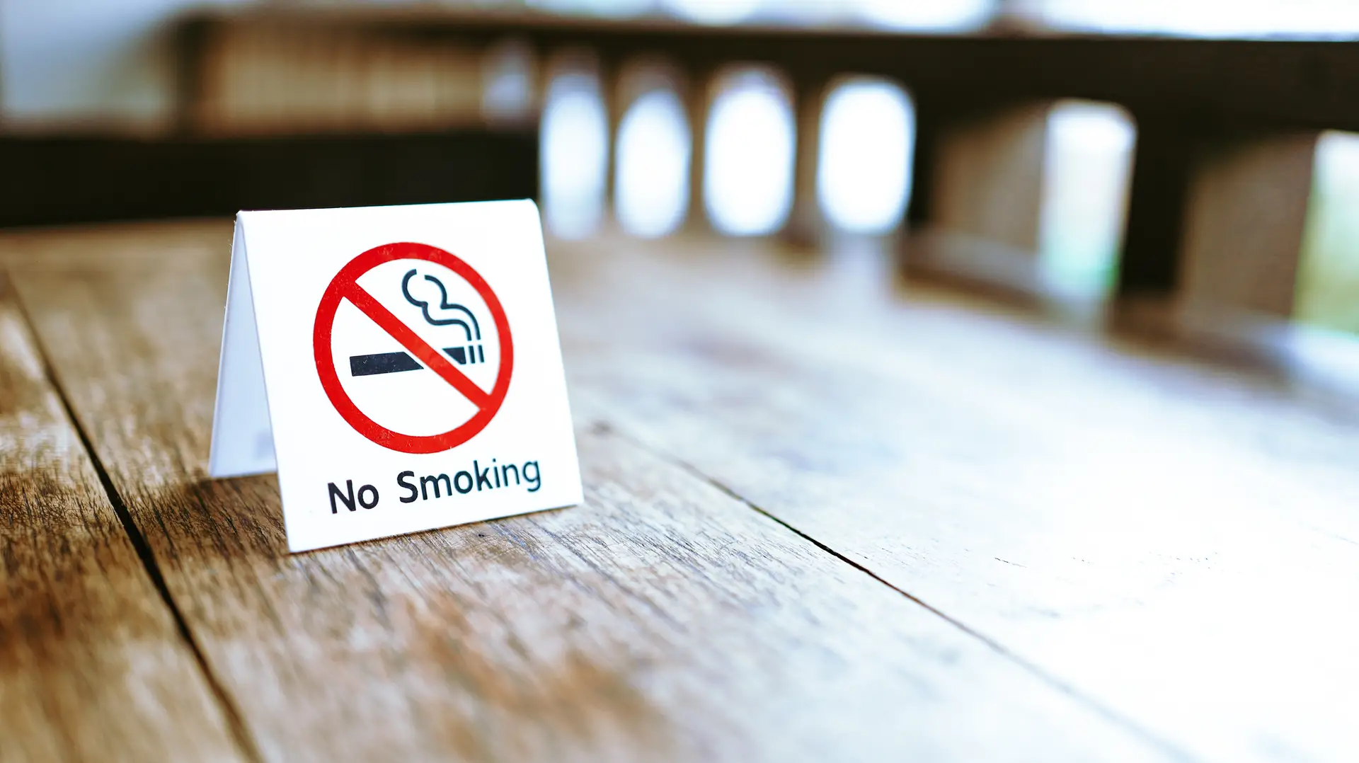 Today, many people seek alternatives to smoking cigarettes. Options like vaping, snus, chewing tobacco, snuff, gums, and nicotine pouches have gained popularity in recent years. In our latest M3 Pulse survey, we asked over 3300 doctors worldwide if they consider these smoking alternatives safe enough to recommend to patients.