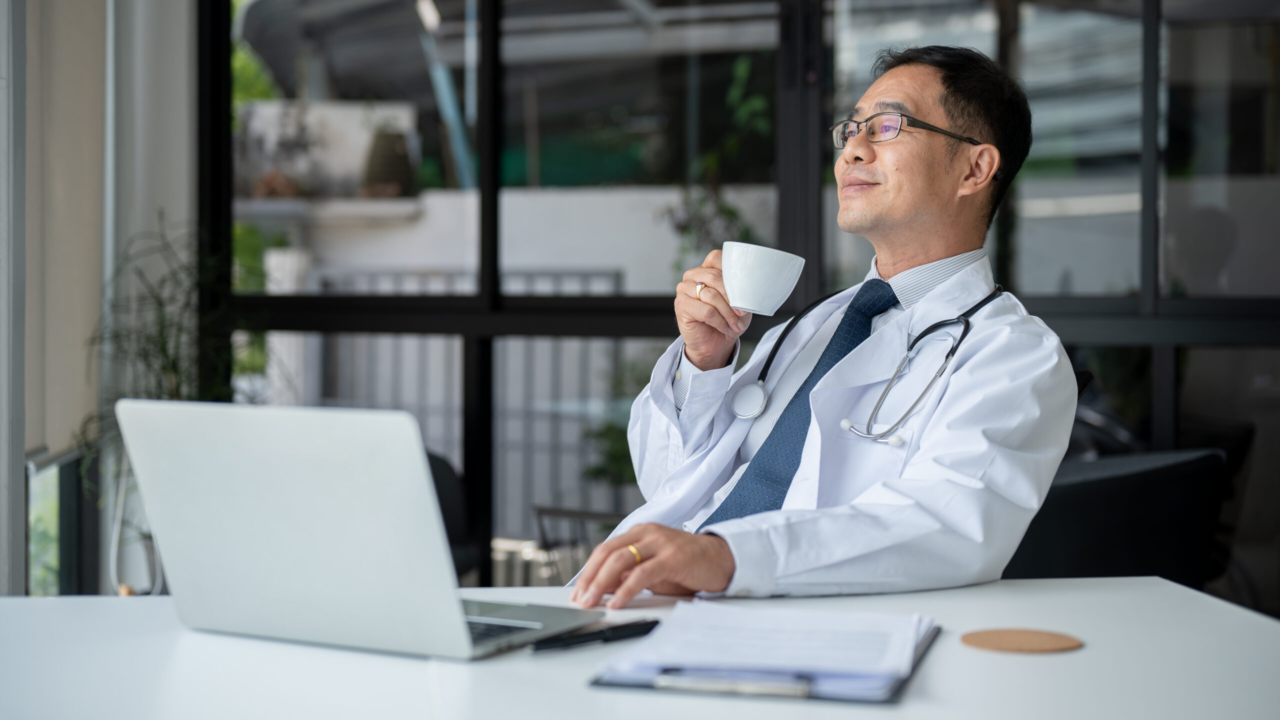 Here are five useful ways to earn extra income from your medical expertise as a doctor. Learn how income sources such as paid medical surveys, online medical consultations, medical writing, medico-legal consultations, medical online education, and health blogging can provide better financial security.