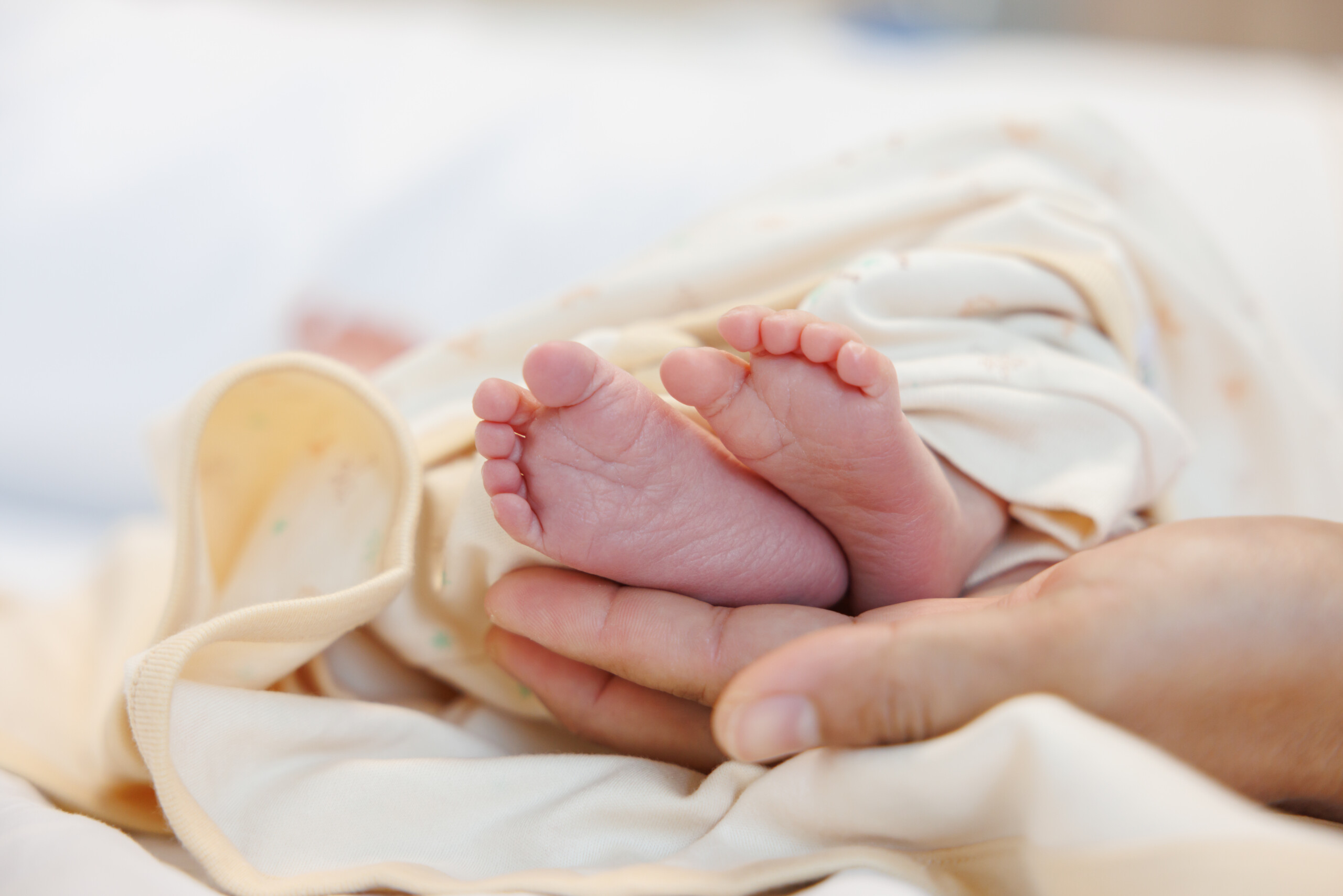 Near-infrared light may detect necrotising enterocolitis (NEC) in premature infants up to three days before standard diagnostic methods.