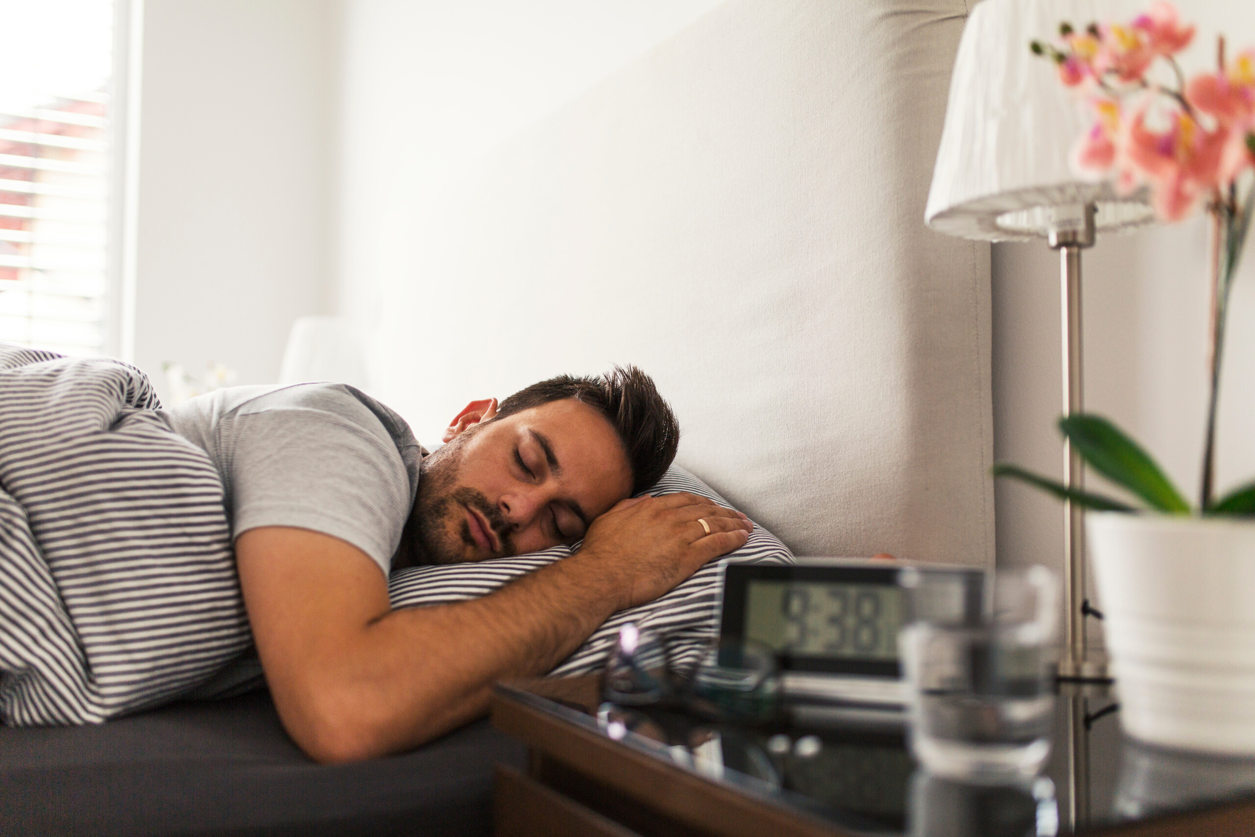 A meta-analysis of 69 studies links sleep duration of seven to eight hours nightly with the lowest dementia risk, offering new insights into dementia.