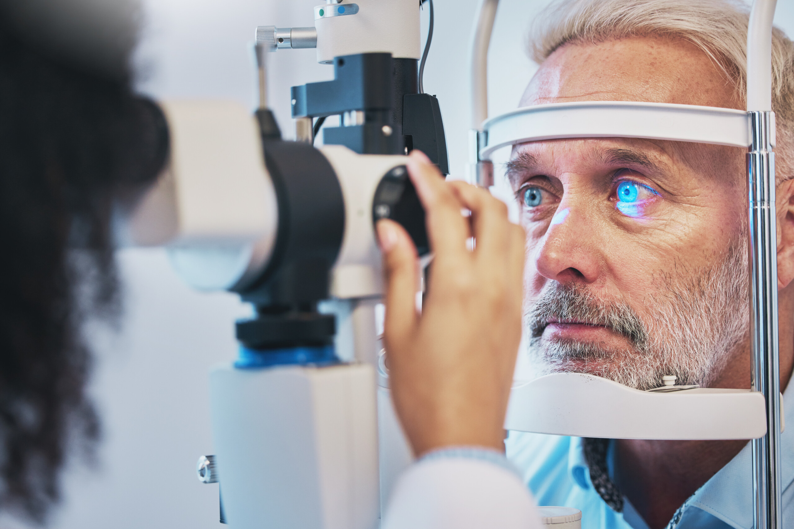 Lower ambient air temperature is linked to higher intraocular pressure in treated primary open-angle glaucoma, especially severe cases.